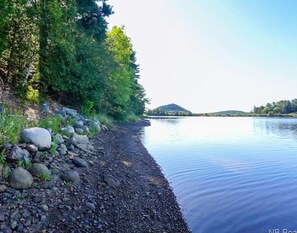 Stairs lead down to a small rocky beach where you will find 2 kayaks.