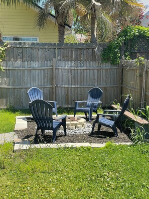 Backyard w Firepit