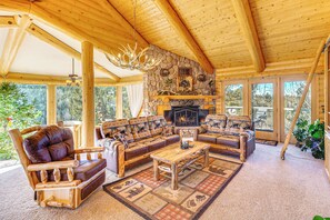 Living Room | Free WiFi | Wood-Burning Fireplace