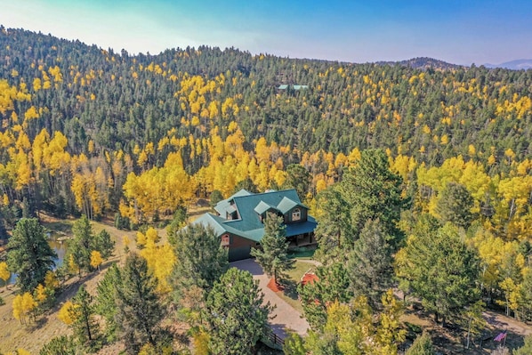 Florissant Vacation Rental | 3BR | 2.5BA | 5,000 Sq Ft | 2 Steps Required
