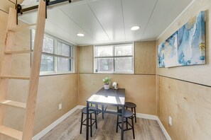 Dining Area | Dishware/Flatware Provided