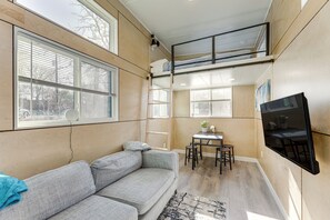 Living Area | Smart TV