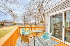 Deck | Outdoor Dining Area