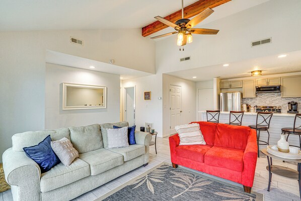 Osage Beach Vacation Rental | 2BR | 2BA | Stairs Required | 950 Sq Ft
