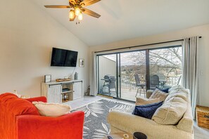 Living Area | Full Sleeper Sofa | Flat-Screen TV w/ Cable