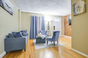 Living Room | 1st Floor | Smart TV