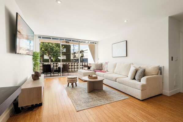 Cozy, bright living room with stylish decor – perfect for unwinding!







