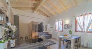 Communal lounge/ TV room,Kitchen or kitchenette,Dining area