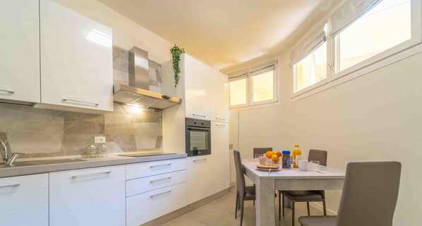 Communal lounge/ TV room,Kitchen or kitchenette,Dining area
