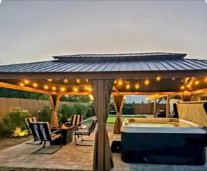 Practice your short game on the private putting green, then fire up the BBQ and unwind in the shaded lounge. Paradise found!