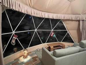 ・[Dome Tent F] You can enjoy the night view from the large window.