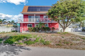 This charming beach bungalow has been completely refurbished; the 1st floor apartment is available for vacation guests (the 2nd floor is occupied.)