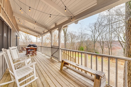 Eureka Springs Vacation Rental | 2BR | 3BA | 2,700 Sq Ft | Steps Required