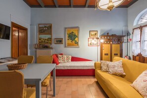 Autumn, Kitchen, Living Room, Spring, Summer