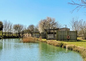 Shepherds Hut - Fenview Lakes, Ely