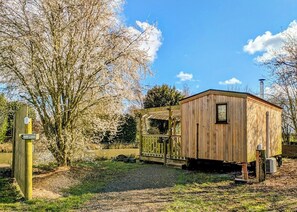 Shepherds Hut - Fenview Lakes, Ely