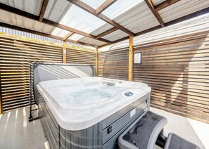 Hare Lodge - Hill Farm Retreat, Wangford, near Southwold