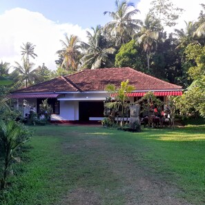 ship house garden