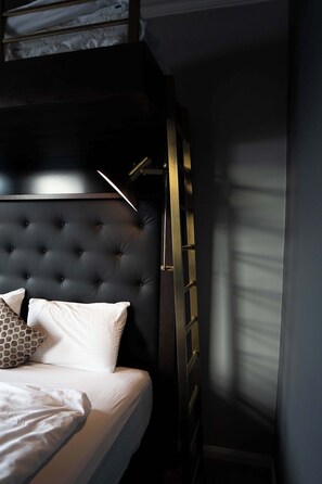 Ladder to bunk bed