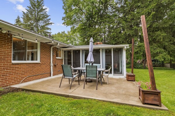 Outdoor dining