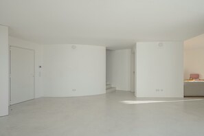 Entry hall (to master bedroom, kitchen and living room)