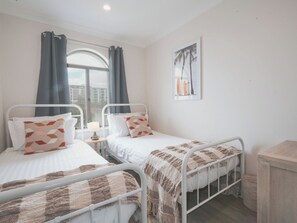 Second bedroom with 2 single beds