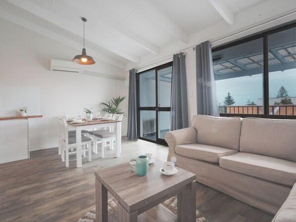 Relax in your open concept apartment that steps out  to the tree top views facing west to the Indian Ocean