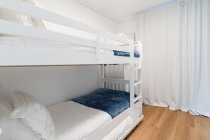 Bunk beds and a trundle bed  too so that 5 can sleep in the apartment