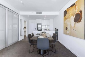 dining area with 6 seat