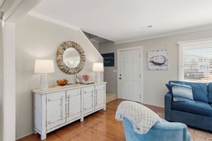 DU704: Slumbering Duck | Mid Level Living Area