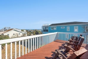 DU704: Slumbering Duck | Top Level Sun Deck