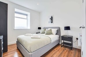 Canalside Lofts Apartment, Burnley - Host & Stay