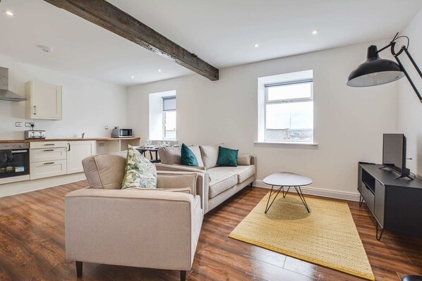 Canalside Lofts Apartment, Burnley - Host & Stay