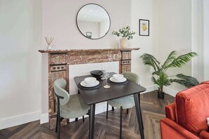 Apartment 2, Upton House, Northampton - Host & Stay 