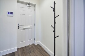 Apartment 2, Upton House, Northampton - Host & Stay 