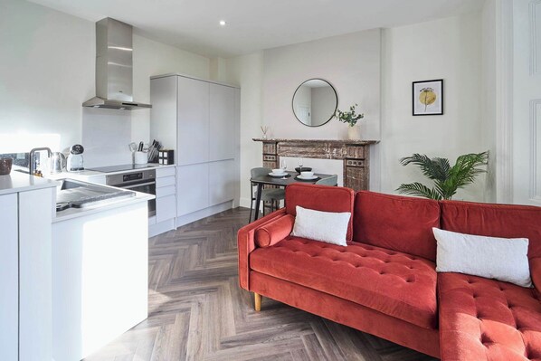 Apartment 2, Upton House, Northampton - Host & Stay 