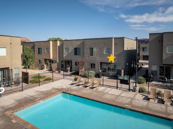 Premium Pool-Side Location