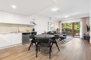 Kitchen & Dining Space