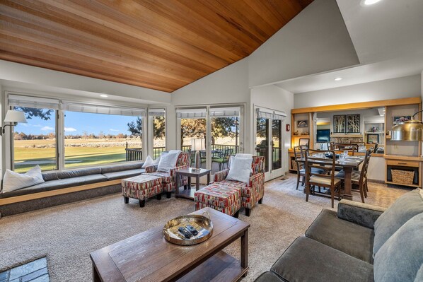 Enamored at Eagle Crest- Great Room open to Dining and Kitchen