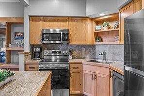 Enamored at Eagle Crest- Kitchen with newer appliance