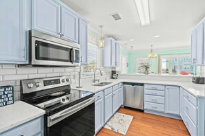 All modern appliances to make meal preparation a breeze.