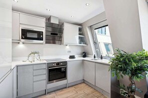 Fully equipped modern kitchen with sleek cabinetry, integrated appliances, and natural light. Ideal for home-cooked meals in the heart of Brighton.