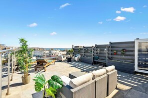 Spacious private rooftop with lounge seating, sunbeds, and sea views. Perfect for soaking up the Brighton sun or enjoying evening drinks under the stars.