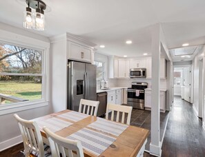 Cook and dine with ease in the kitchen and dining space