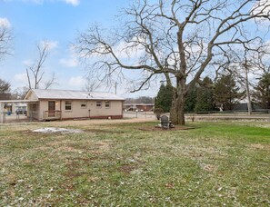 Traveling with pets? Enjoy the large, fenced-in back yard!