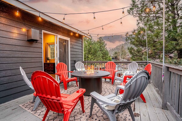 Enjoy the Firepit on the deck!