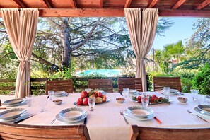 Outdoor dining