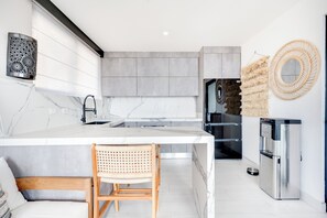 Two-seat counter seating for meals, etc