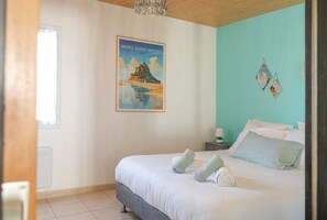 Amplia y agradable habitación, su atípico techo de cristal aporta un toque de originalidad y sofisticación.
