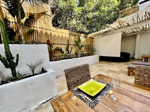 Outdoor dining